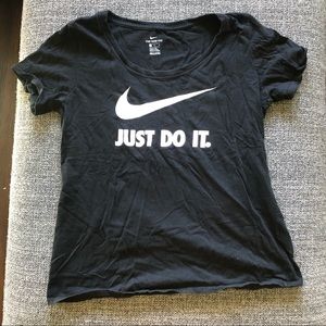 Nike Tee 🖤🤍